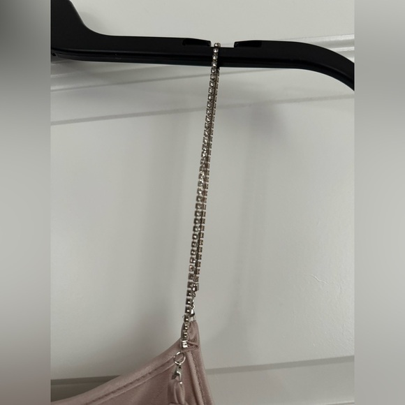 SLIM-FIT (NUDE) cocktail dress with small thigh slit 😍 - Picture 2 of 6